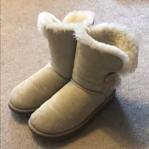 Sand bailey button uggs